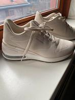 Skechers, Beige, Ophalen of Verzenden, Sneakers of Gympen, Zo goed als nieuw
