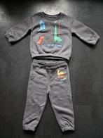 Leuk Dino huispak/joggingpak - Maat 86 - Primark, Ophalen of Verzenden, Zo goed als nieuw, Jongetje