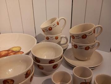 Jet servies Appel. beschikbaar voor biedingen
