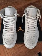 Nike Air Jordan 1 Mid - wit, mt. 10/ 44, Ophalen of Verzenden, Zo goed als nieuw, Wit