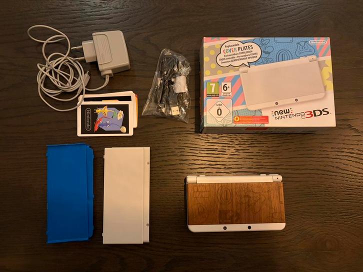 Nintendo New 3DS - In doos met Houten Mario cover + meer!, Spelcomputers en Games, Spelcomputers | Nintendo 2DS en 3DS, Zo goed als nieuw