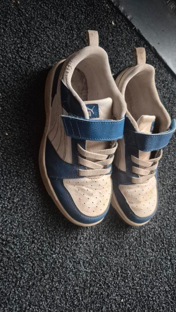 Puma schoenen maat 34 - mist binnenzool, Kinderen en Baby's, Kinderkleding | Schoenen en Sokken, Ophalen