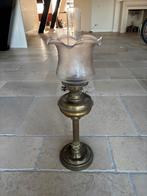 Antieke olielamp met glazen kap, Ophalen