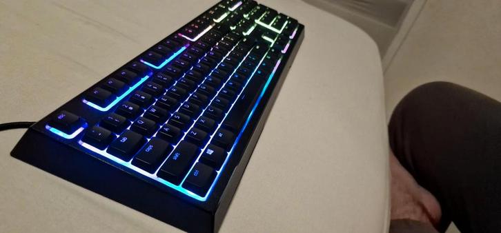 Razer Ornata V2 - Uitstekende Staat!, Computers en Software, Toetsenborden, Zo goed als nieuw, Qwerty, Bedraad, Gaming toetsenbord