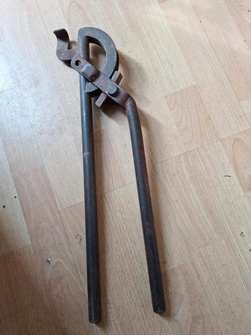 Pijpenbuigtang beschikbaar voor biedingen