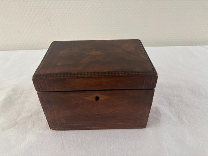 Antiek theekistje van mahoniehout, 18e eeuw met slotje., Antiek en Kunst, Curiosa en Brocante, Ophalen of Verzenden