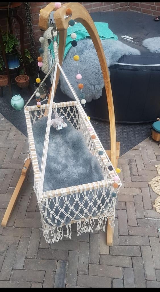 Te koop macrame wieg met houten standaard, Kinderen en Baby's, Ophalen, Zo goed als nieuw, Wieg