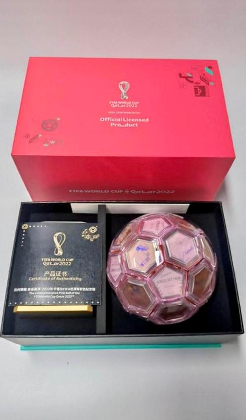 Officiële WK 2022 zilveren bal – zeldzaam & geseald, Verzamelen, Sportartikelen en Voetbal, Zo goed als nieuw, Buitenlandse clubs