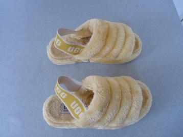 Leuke vrolijke gele Uggs Fluff Yeah sandaal slipper mt 38  beschikbaar voor biedingen