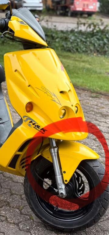 Gezocht spatbord Malaguti F12 geel  beschikbaar voor biedingen