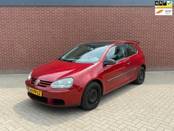 Volkswagen Golf 1.6 FSI Trendline / Apk / Airco / Trekhaak beschikbaar voor biedingen
