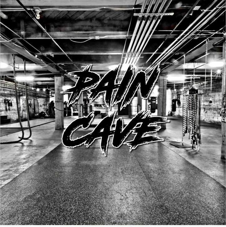Spandoek/ banner PAIN CAVE 260x260 cm, Sport en Fitness, Fitnessmaterialen, Gebruikt, Overige typen, Ophalen
