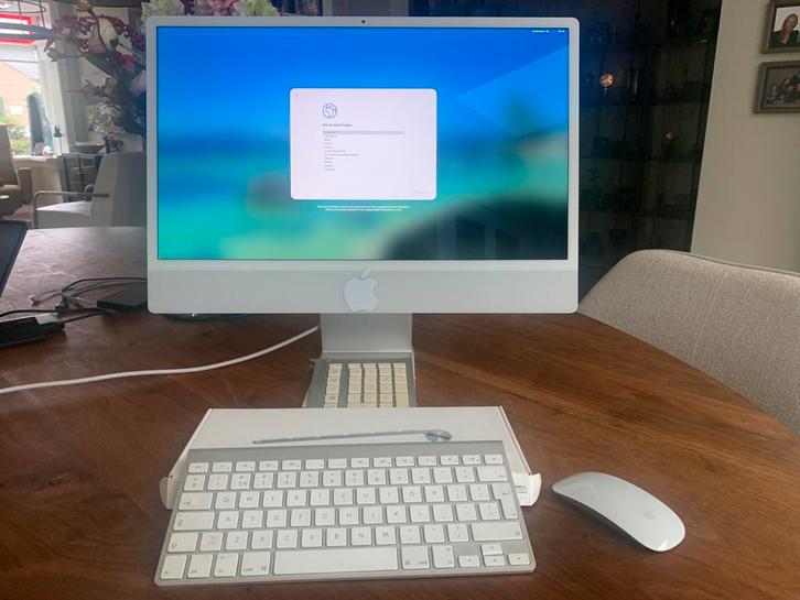 Apple iMac 24” (2021) – M1, 8-core, Silv, Computers en Software, Apple Desktops, Zo goed als nieuw, iMac, SSD, 4 Ghz of meer, 8 GB