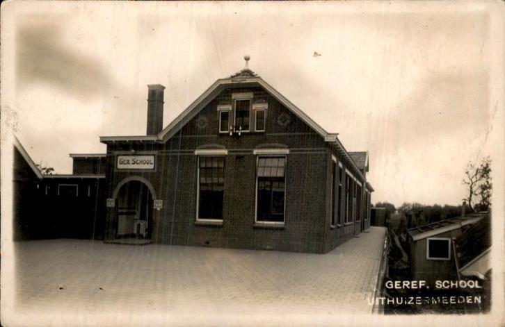 Uithuizermeeden - Geref. School - Voorgevel, Verzamelen, Ansichtkaarten | Nederland, Gelopen, Groningen, Voor 1920, Ophalen of Verzenden