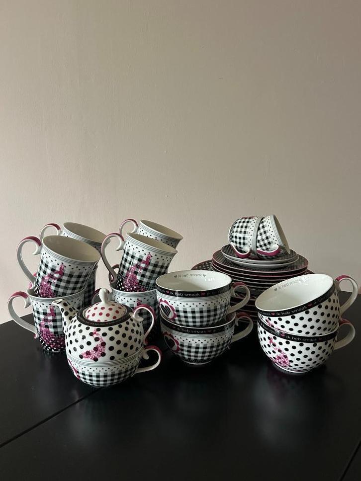 Servies wit/zwart/roze (29-deling), Huis en Inrichting, Keuken | Servies, Gebruikt, Compleet servies, Overige stijlen, Overige materialen