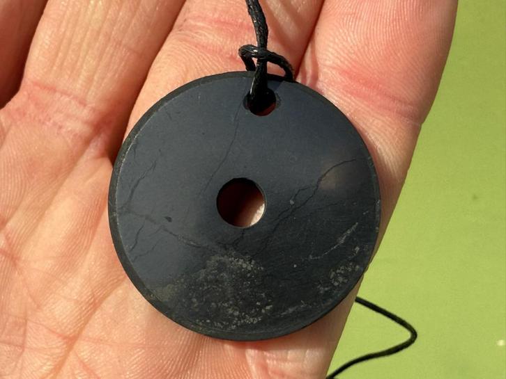 Shungite shungiet hanger donut mineralen, Sieraden, Tassen en Uiterlijk, Kettinghangers, Nieuw, Steen of Mineraal, Zwart, Overige voorstellingen