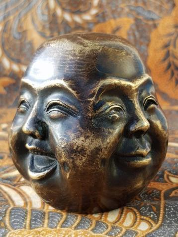 Mooi oud brons beeldje uit China met vier gezichten 9,4 cm.
