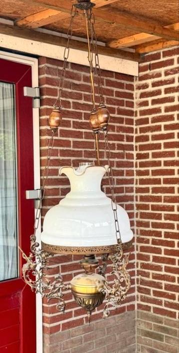 Vintage Hanglamp met glazen kap beschikbaar voor biedingen
