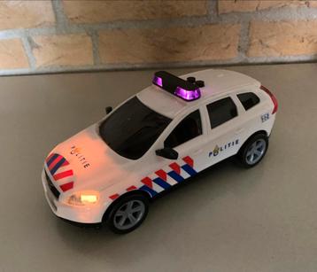 Volvo politieauto met alarmlicht en sirene. beschikbaar voor biedingen