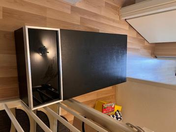 Salon Tafel beschikbaar voor biedingen