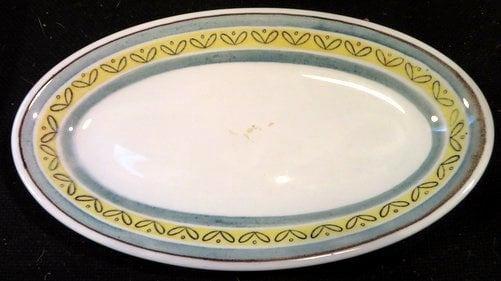 Petrus Regout schaal, geel en blauwe decoratie., Antiek en Kunst, Antiek | Servies los, Ophalen of Verzenden