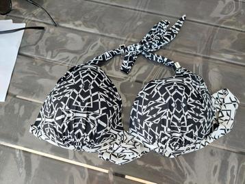 Bikini's beschikbaar voor biedingen