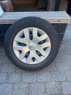 Winterbanden 16 inch stalen velg met wieldoppen nissan, Auto-onderdelen, Banden en Velgen, Ophalen, 215 mm, 16 inch, Banden en Velgen
