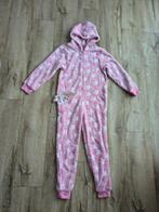 Prachtige nieuwe roze onesie met witte sterren, 116/122., Kinderen en Baby's, Kinderkleding | Maat 116, Nacht- of Onderkleding