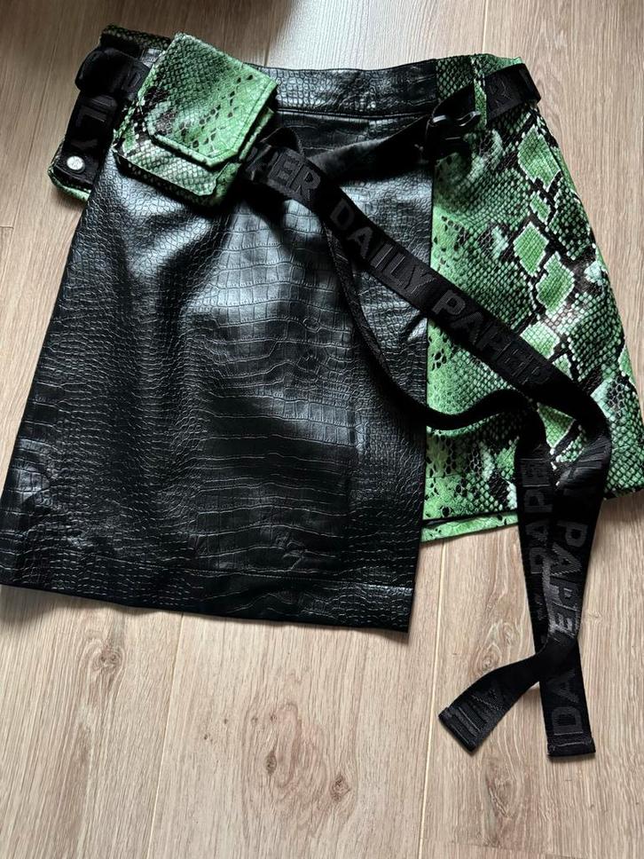 Daily Paper Rok S Groen/Zwart Slangenprint, Kleding | Dames, Rokken, Zo goed als nieuw, Maat 36 (S), Groen, Boven de knie, Ophalen of Verzenden