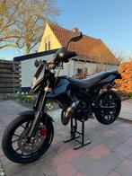 Derbi senda drd evo 80cc, Fietsen en Brommers, Brommers | Derbi, Ophalen, 6 versnellingen, Maximaal 45 km/u, Zo goed als nieuw
