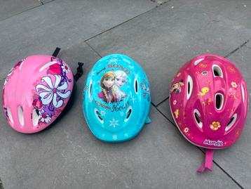 3 keer kinderhelm te koop beschikbaar voor biedingen