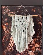 Mooie lichtblauwe macrame wandhanger ZGAN, Ophalen of Verzenden, Zo goed als nieuw