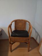 Vintage rotan stoel met lederen kussen, Huis en Inrichting, Stoelen, Ophalen, Gebruikt