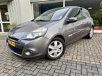 Renault Clio 1.5 dCi Collection, Auto's, Renault, Origineel Nederlands, Te koop, Zilver of Grijs, 5 stoelen