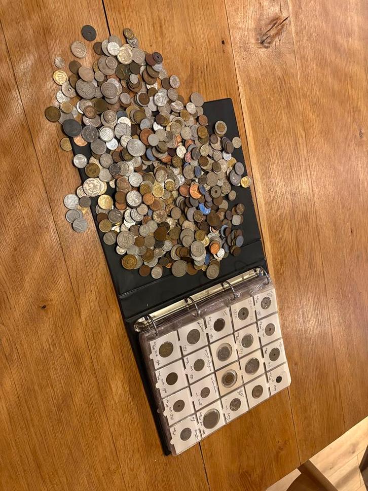 Muntenverzameling: Map + 2,75kg Losse Munten, Postzegels en Munten, Munten en Bankbiljetten | Verzamelingen, Munten, Buitenland
