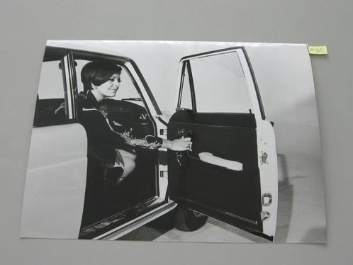 LN 092 Lancia Flavia met fotomodel, persfoto., Boeken, Auto's | Folders en Tijdschriften, Zo goed als nieuw, Overige merken, Ophalen of Verzenden