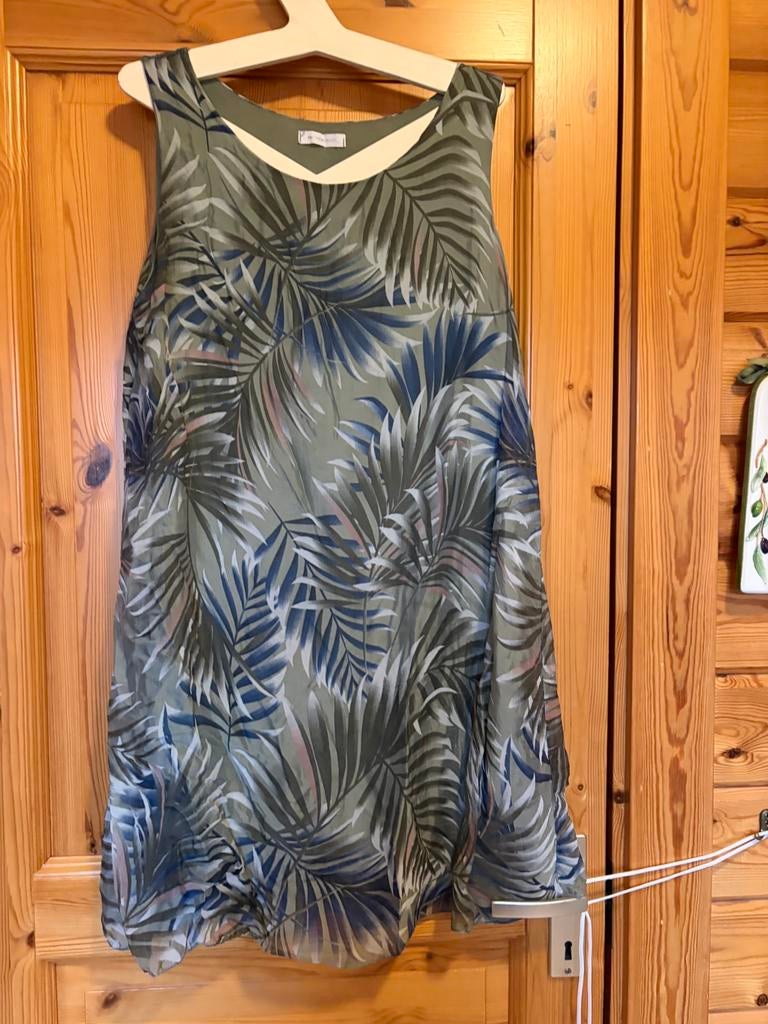 Top groen zonder mouw made in italy oto 56 lengte 8 gevoerd, Kleding | Dames, Ophalen of Verzenden, Zo goed als nieuw, Groen, Blouse of Tuniek