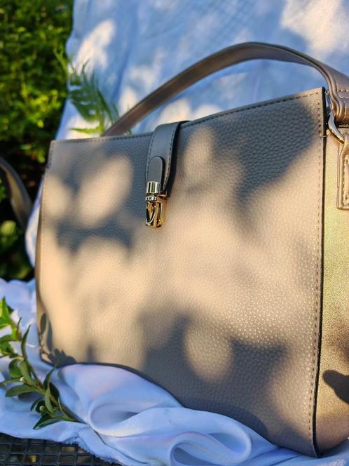 Avon dames tasje, Sieraden, Tassen en Uiterlijk, Tassen | Damestassen, Nieuw, Grijs, Ophalen of Verzenden