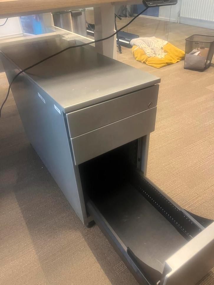 4 Metalen ladekasten met slot, Huis en Inrichting, Kasten | Roldeurkasten en Archiefkasten, Zo goed als nieuw, Minder dan 100 cm