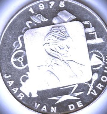 HET JAAR VAN DE VROUW 1975 beschikbaar voor biedingen