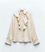 Champagne Zara blouse met ruches en parelknoop – maat M, Kleding | Dames, Blouses en Tunieken, Maat 38/40 (M), Verzenden, Zo goed als nieuw