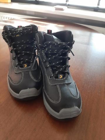 Wandelschoenen maat 36 beschikbaar voor biedingen