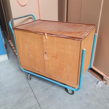 Eurokraft transportwagen met werkblad en opbergruimte 102x11 beschikbaar voor biedingen