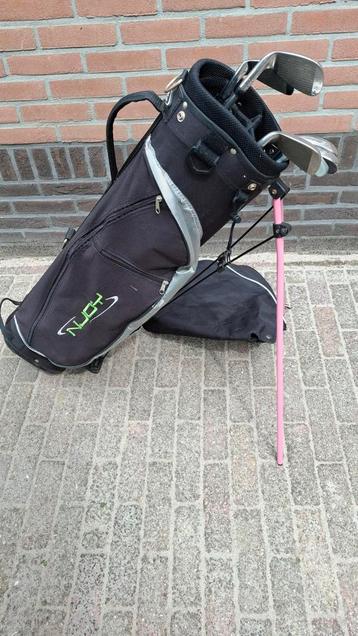 Standbag eventueel met clubs beschikbaar voor biedingen