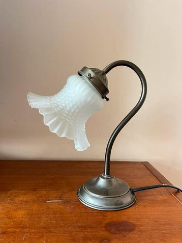 Art Nouveau tafellamp – zwanenhals met glazen bloemkap beschikbaar voor biedingen