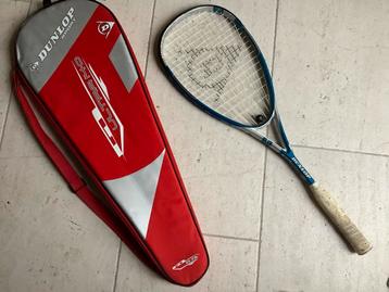 Dunlop squash racket, met nieuwe degelijke tas erbij .