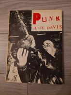 PUNK Julie Davis first print 1977 excellent condition rare, Boeken, Muziek, Ophalen of Verzenden, Zo goed als nieuw, Julie Davis