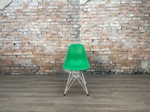 Vitra Eames Plastic Side Chair DSW groen bij TheReSales, Huis en Inrichting, Stoelen, Zo goed als nieuw, Eén, Kunststof, Metaal