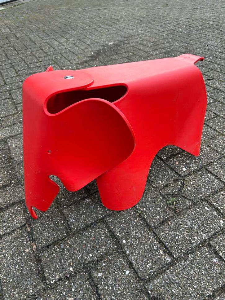 Eames Elephant Vitra - Iconisch Design Speelgoed/Krukje, Huis en Inrichting, Stoelen, Gebruikt, Eén, Kunststof, Rood, Ophalen