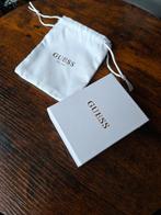 Guess oorbellen in goud kleur te koop, Ophalen, Overige materialen, Zo goed als nieuw, Knopjes of Stekers
